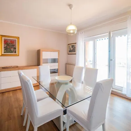 Giove Appartament דירה